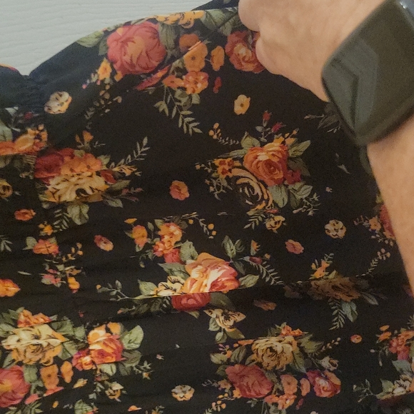 Sleeveless dress, V slit neck, black with floral print.  Lined skirt. - Picture 6 of 9